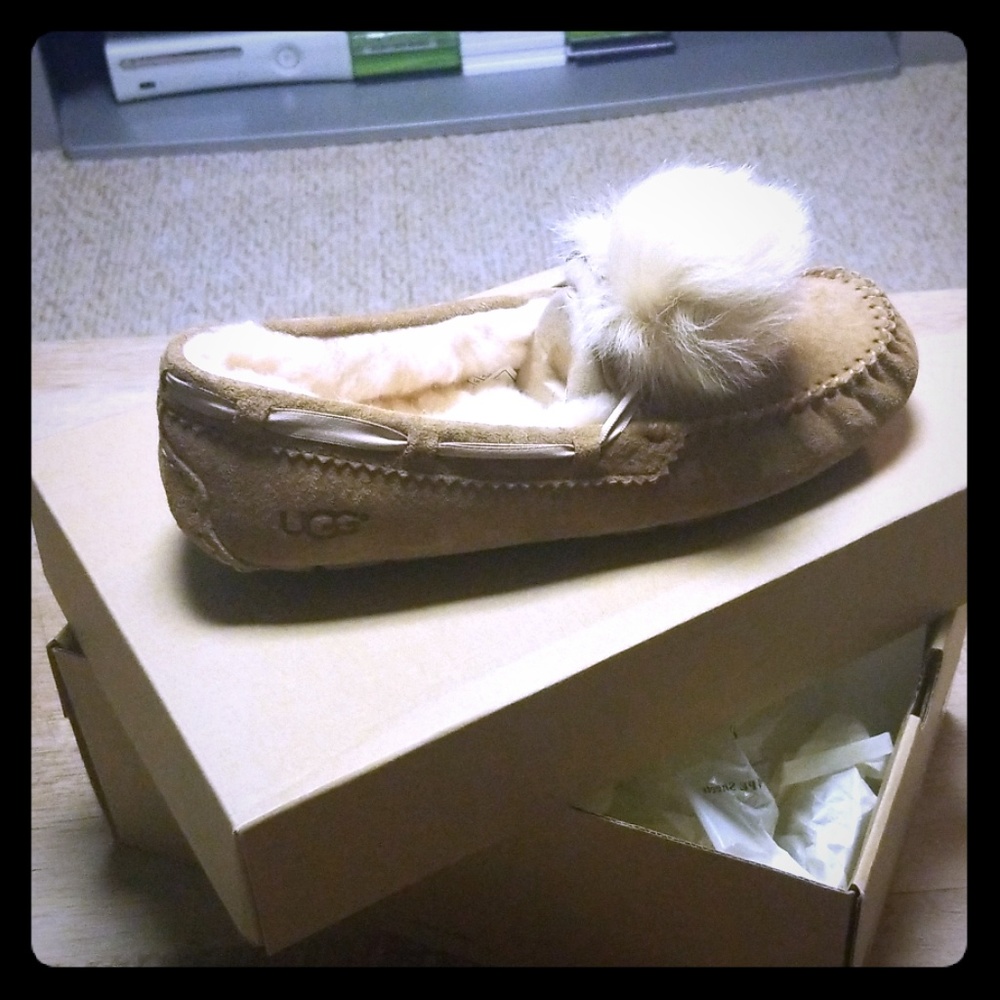 Ugh Dakota Pom Pom Slipper